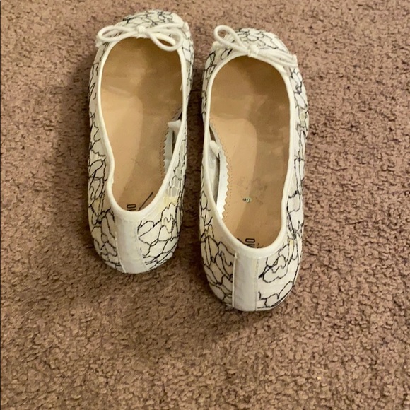 White with black lace overlay ballet flats - Picture 3 of 4